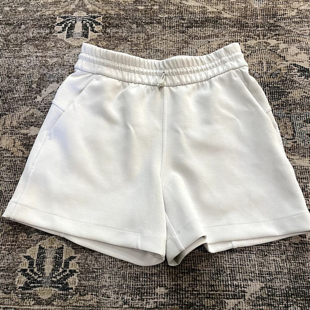 Lululemon Softstreme High-Rise Short 4" Bone Women's Size 2